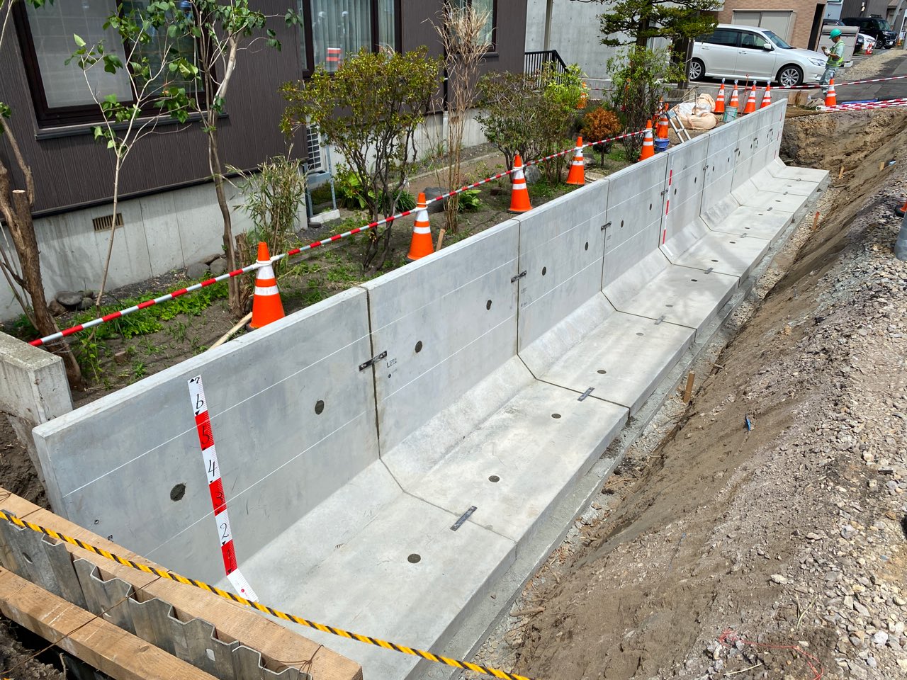 社会資本整備総合交付金事業　７・４・４０苗穂駅連絡通（東12丁目線～北8条通間）道路改良工事