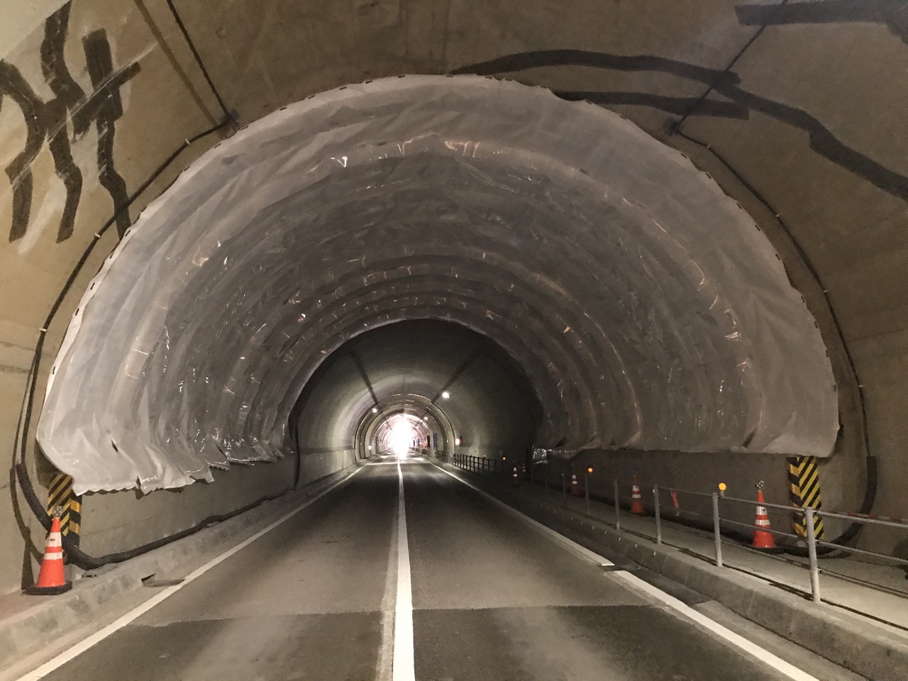 防災・安全交付金事業　時雨トンネルほか１トンネル補修工事
