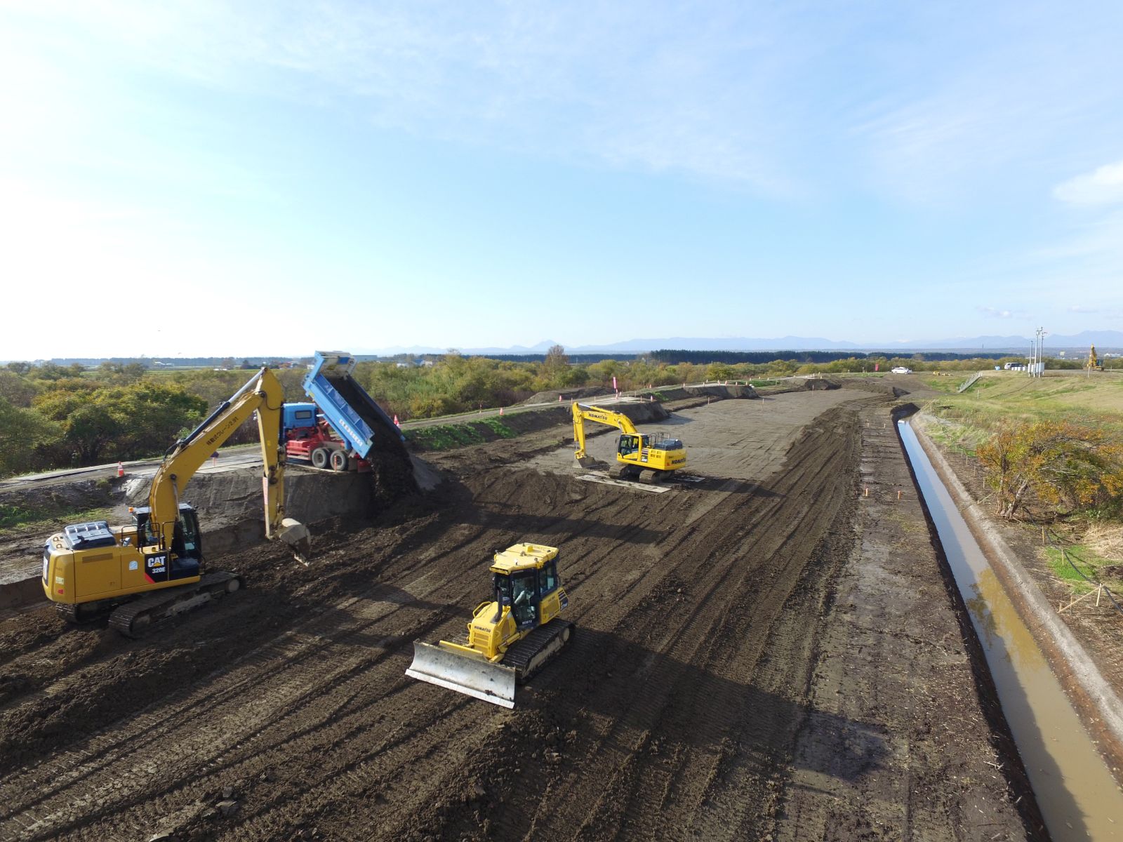 石狩川改修補償工事の内　江別太上流築堤盛土外工事