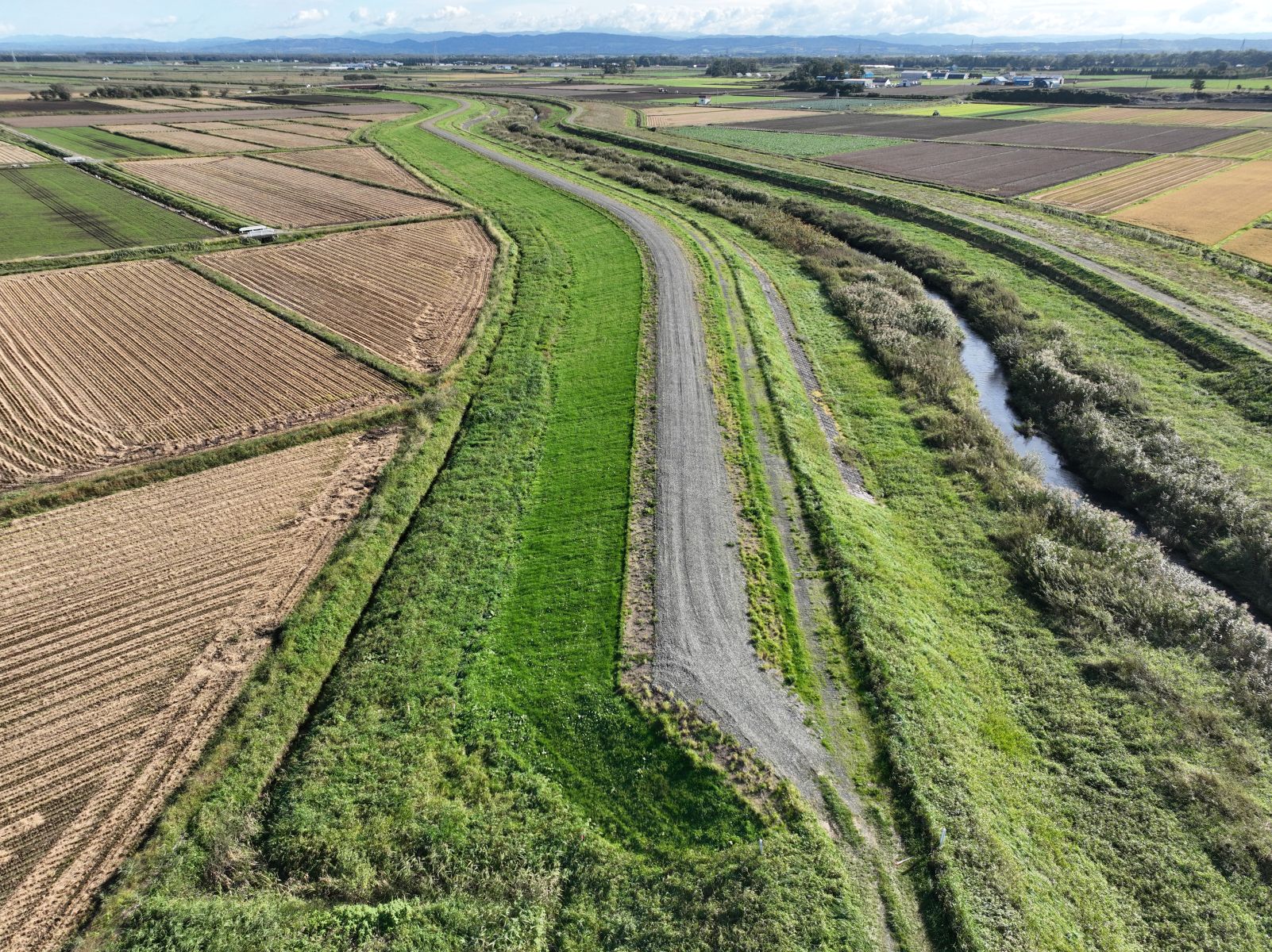 石狩川改修工事の内　音江別左岸築堤盛土外工事