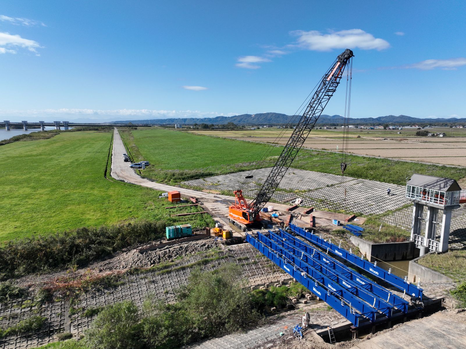 石狩川改修工事の内　北村築堤雁里上流中水敷河道掘削外工事
