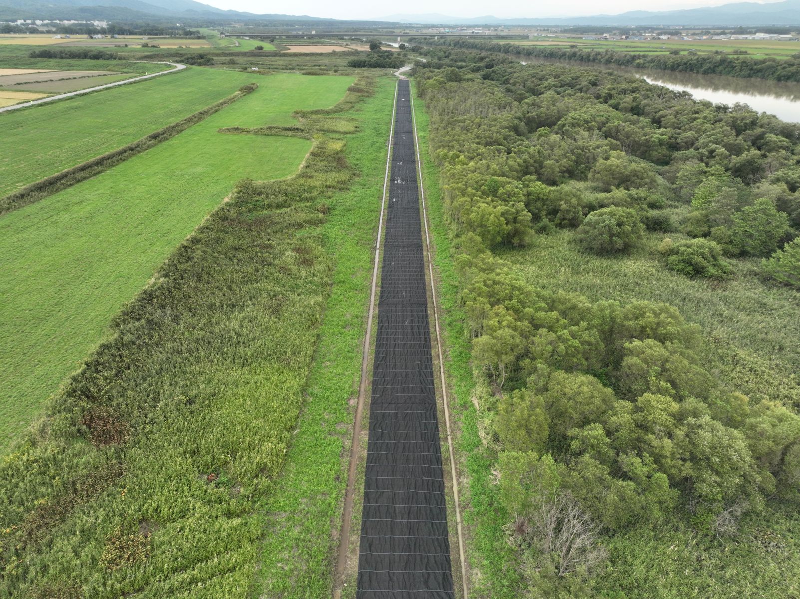石狩川改修工事の内　北村築堤雁里上流中水敷河道掘削外工事